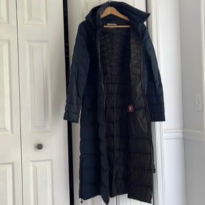 Bernardo women’s puffy hoodie coat Sized XL reality better for L